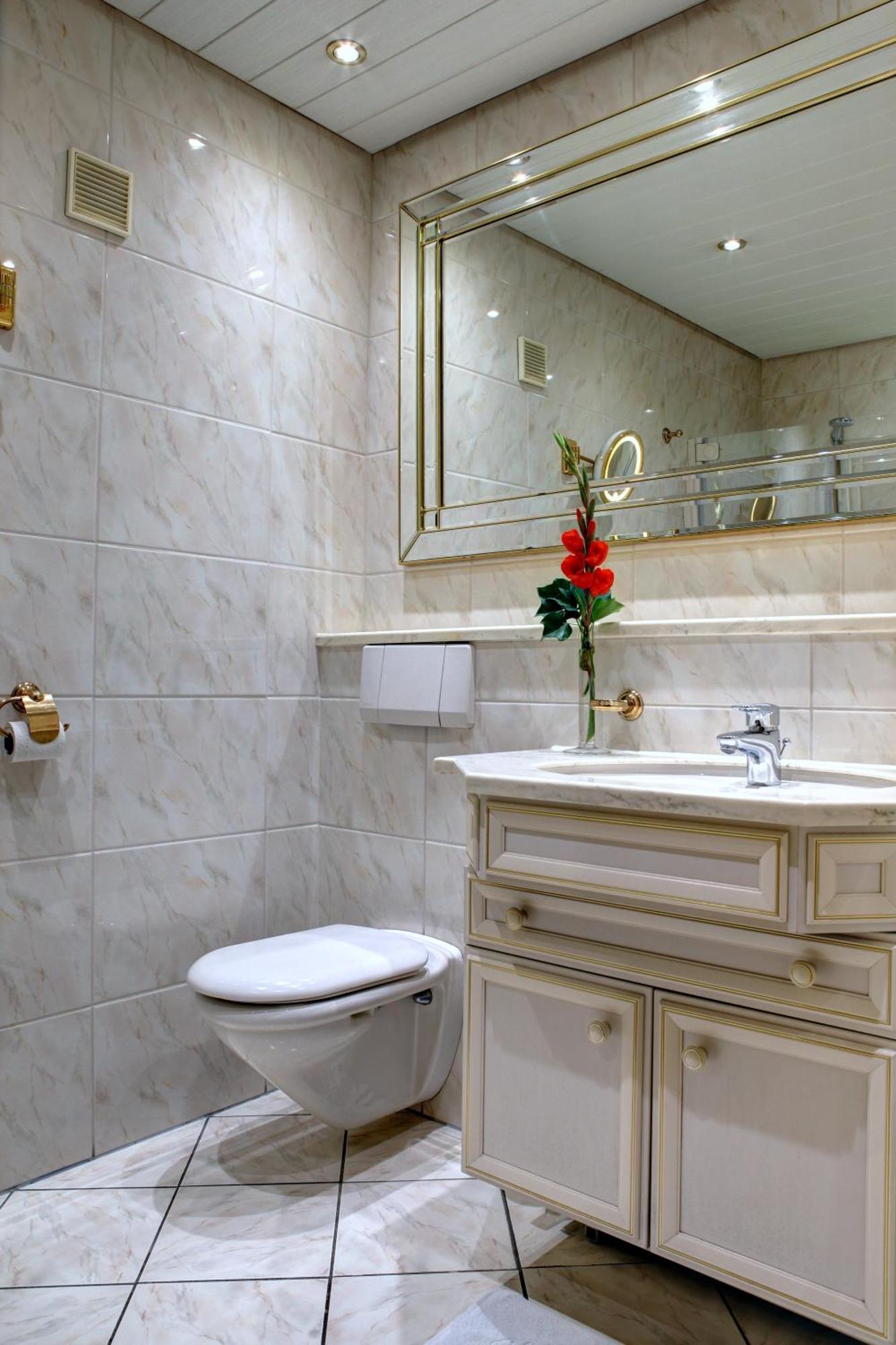 Hotel Muehlenthal Gmbh Schwalbach Ngoại thất bức ảnh